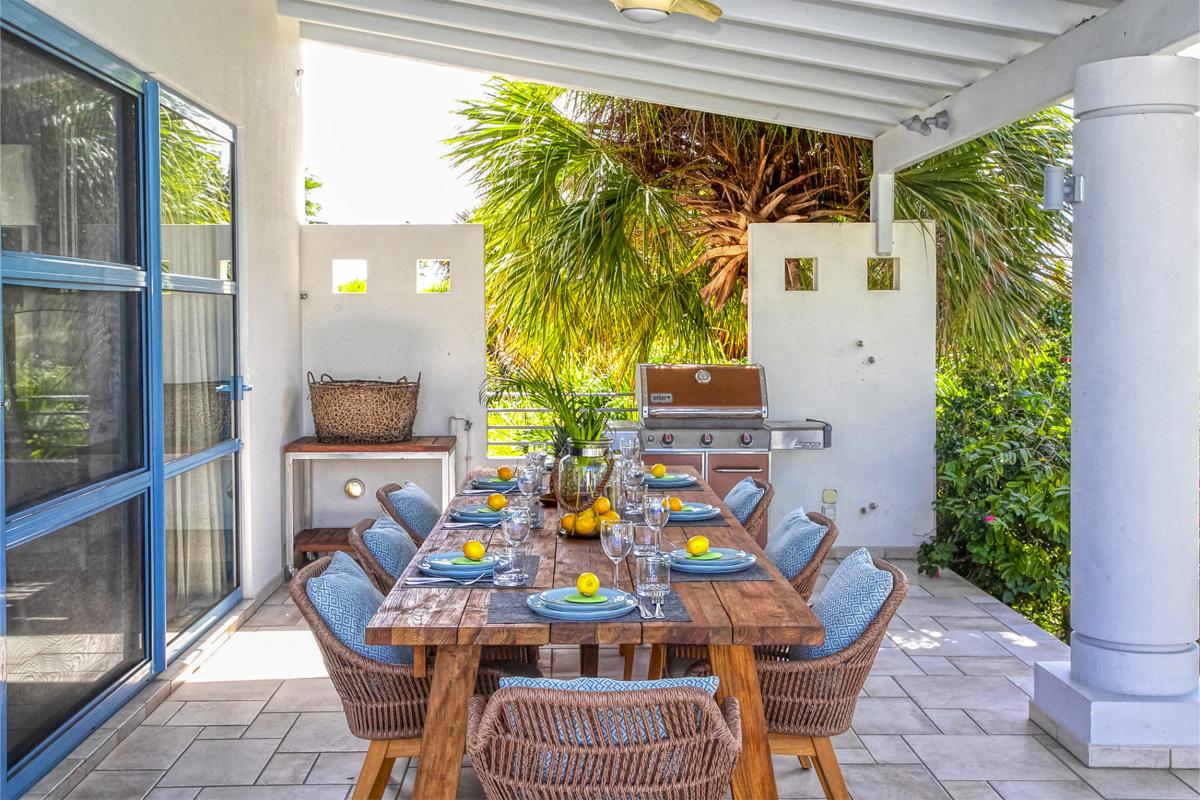 10-LesPalmiersBleus_OutdoorDining_Location villa avec piscine terres basses saint martin